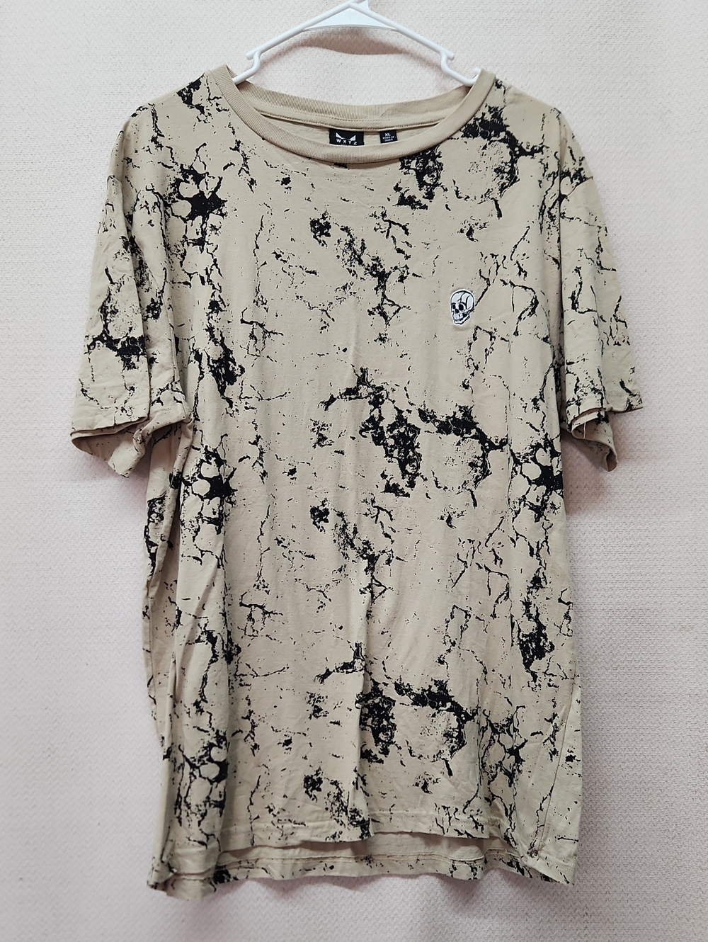 Beige Marble-Print Short Sleeve Tee with Skull Patch